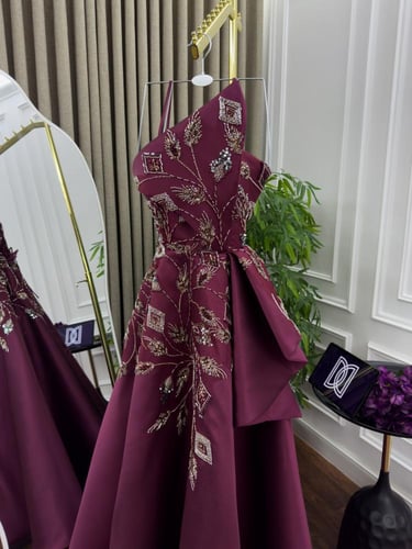 فستان ميكادو المزين بالكلفه المطرزه يدويا