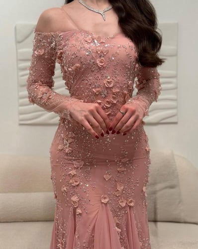 فستان سهره تل المزين بالورود مزين بالتطريز