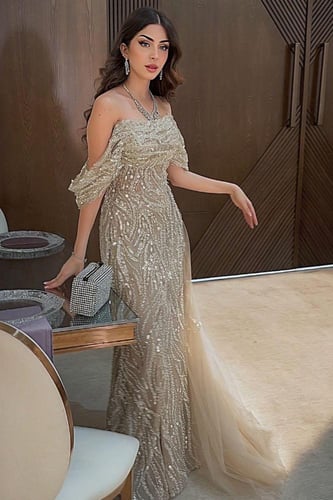 فستان سهره تل المزين بالخرز بشكل كثيف وأنيق