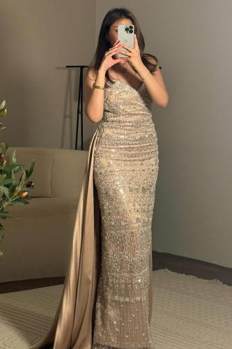 فستان سهره فخم المزين بالتطريز