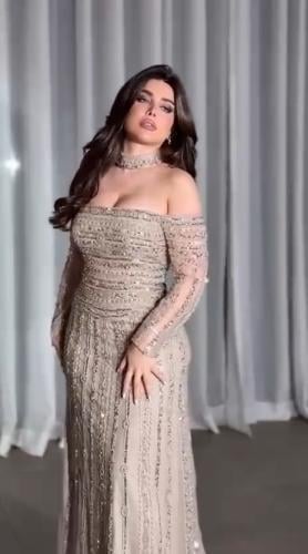 فستان سهره كلفه مزينه بالتطريز خرز