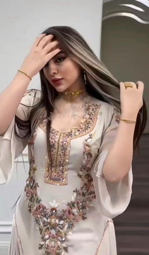 جلابيه باربي وشيفون جورجيت المزينه بالتطريز اليدوي...