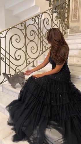 فستان تل طبقات المزين بالكلفه خرز شغل يدوي