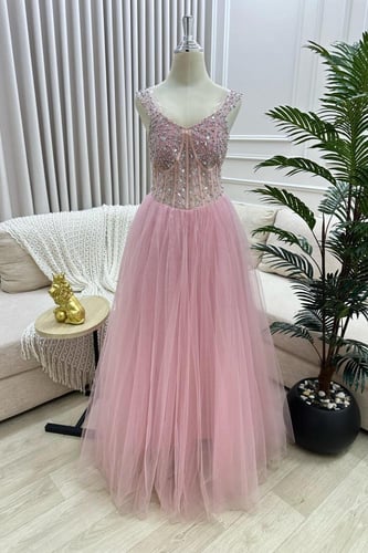 فستان سهره تل طبقات على طبقه جازار المزين بالتطريز...