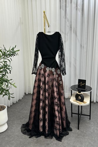 فستان صدر كريب استرتش وادانتيل مشجر قصه انيقه مميز...