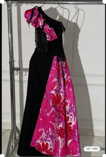 فستان باربي والجاكار المزين بالتطريز على شكل هدب ب...