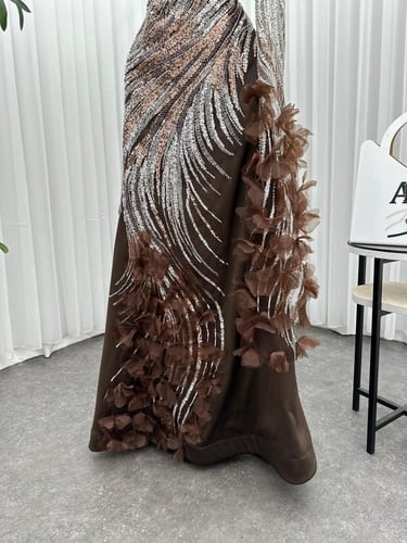 فستان سهره فخم تفته المزين بالتطريز الراقي بشكل ان...