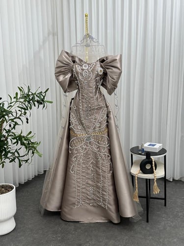 فستان ميكادو المزين بالتطريز اليدوي الفخم بشكل اني...