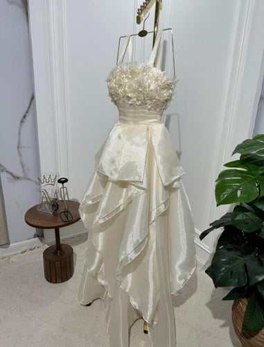 فستان سهره جازار المزين بالورود البارزه المطرزه با...