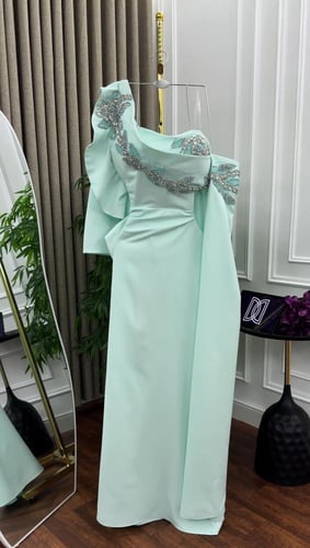 فستان باربي المزين بالتطريز اليدوي