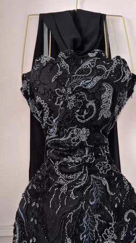 فستان سهره فخم المزين بالتطريز