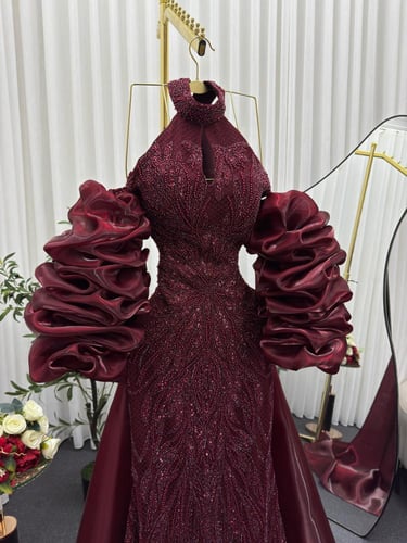 فستان سهره كلفه مزينه بالتطريز