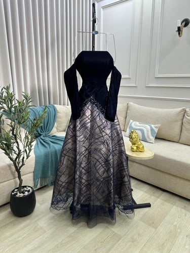 فستان سهره مخمل وتل المزين بالتطريز