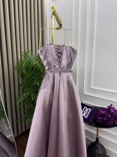 فستان سهره ميكادو المزين بالكلفه المطرزه