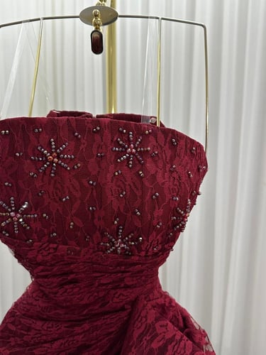 فستان سهره دانتيل المزين بالتطريز اليدوي