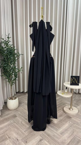 فستان سهره باربي وشيفون المزين بالتطريز الفخم مزين...