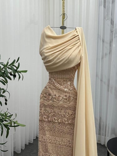 فستان سهره تل المزين بالخرز وشيفون جورجيت