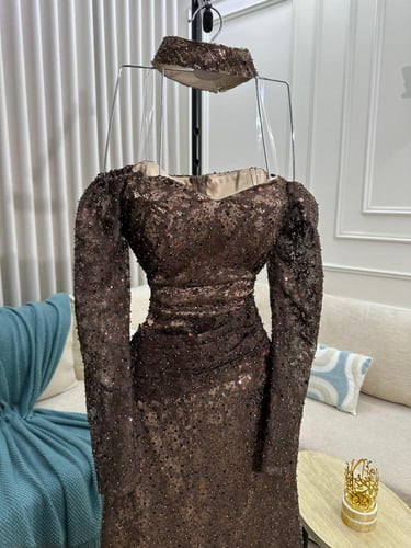 فستان سهره المزين بالكسرات