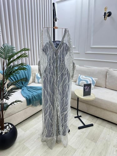 فستان سهره بشت مزين بالتطريز وفستان لكرا كريب استر...