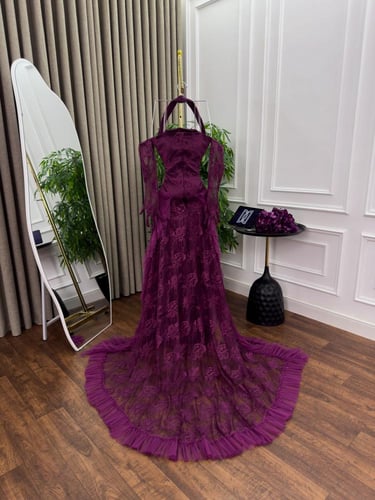 فستان سهره دانتيل المزين بالتطريز اليدوي