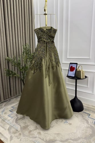 فستان سهره ميكادو المزين بالكلفه المطرزه