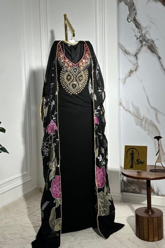 جلابيه لكرا كريب بشت شيفون المزينه بالتطريز اليدوي...