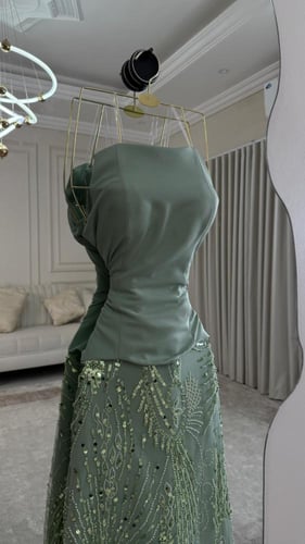 فستان باربي المزين بالتطريز خرز