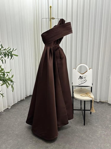 فستان سهره ميكادو المزين بالتطريز الفخم بشكل انيق...