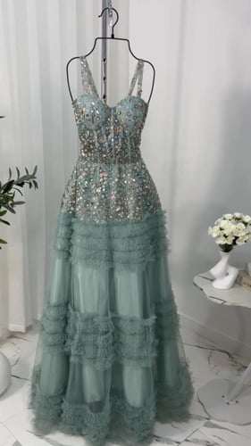 فستان سهره كلفه خرز وتل المزين بالطبقات