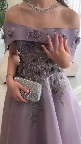 فستان سهره اورجنزا المزين بالكلفه ورود وخرز