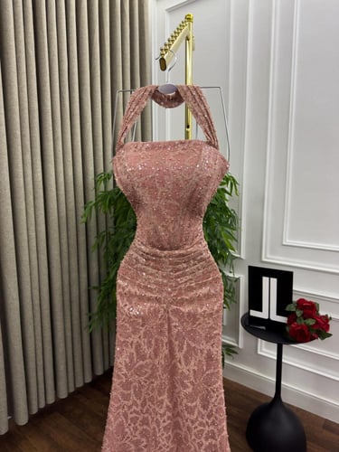 فستان سهره قصه انيقه متميزه مزينه بالكسرات