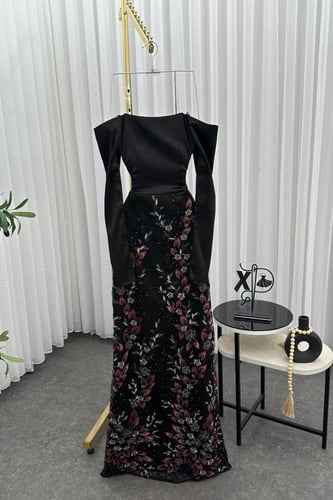 فستان سهره تفته وتل مزين بالتطريز