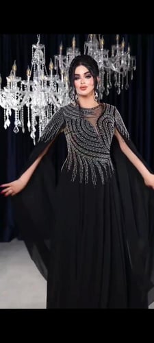 فستان شيفون جورجيت المزين بالتطريز اليدوي على القم...