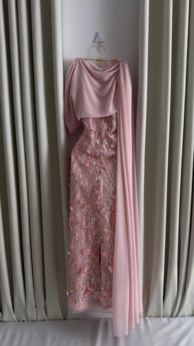 فستان سهره المزين بالورود المطرزه بطانه باربي شال...