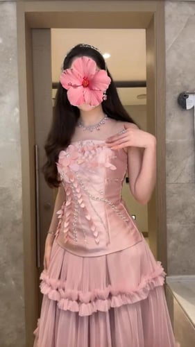 فستان سهره ميكادو المزين بالورود ليزر مزين بالتطري...