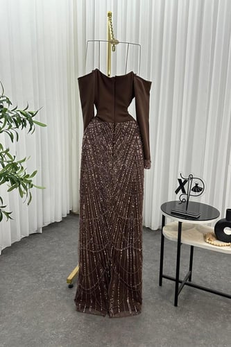 فستان سهره المزين بالتطريز شك