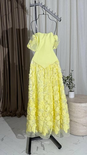 فستان سهره صدر باربي وكلفه مزين بالورود والتطريز