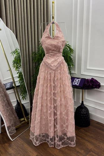 فستان سهره تل كلوش المزين بالتطريز