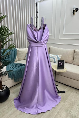 فستان ميكادو المزين بالتطريز اليدوي بشكل انيق ومتن...