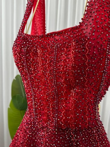 فستان سهره دبل كلوش المزين بالتطريز اليدوي بشكل كث...