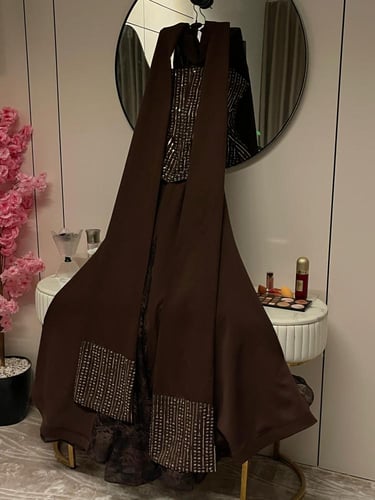 فستان باربي ودانتيل المزين بالتطريز خرز