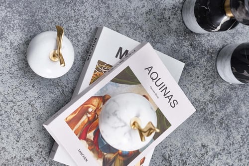 تفاحة رخامية