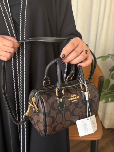 شنطة كوتش روان سوبر ماستر لون اسود مع ذهبي