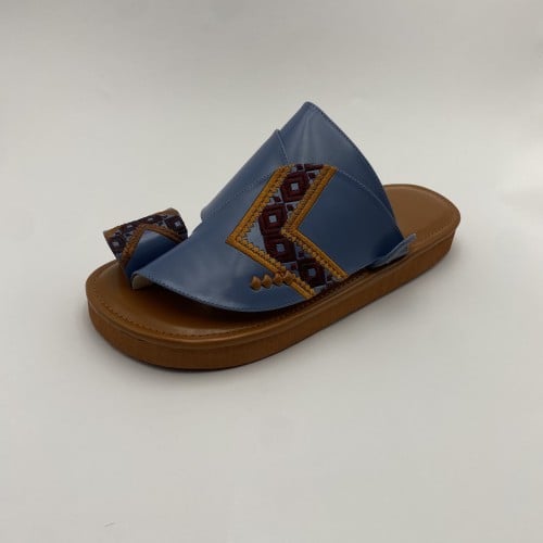 حذاء شرقي أزرق