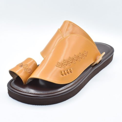 حذاء شرقي أصفر