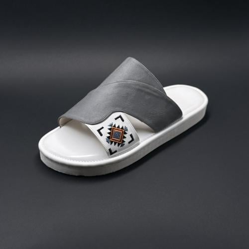 حذاء رجالي مخمل لون ابيض