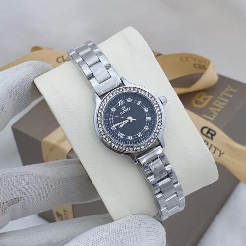 ساعة نسائية باللون الفضي ميناء اسود