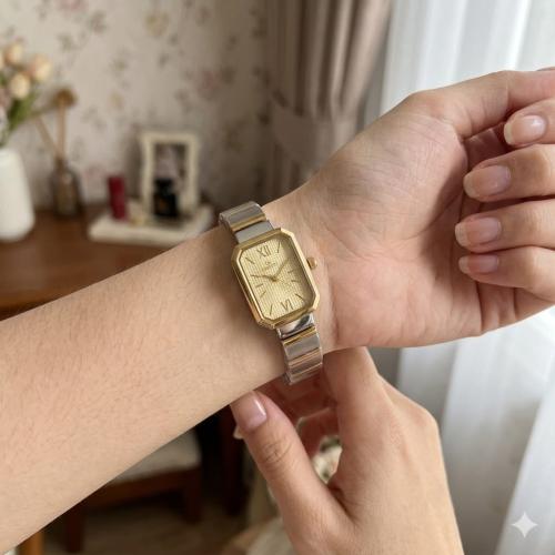 ساعة نسائية من الستيل