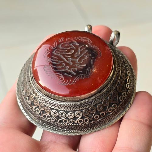 قلادة انتيك افغاني من العقيق الطبيعي