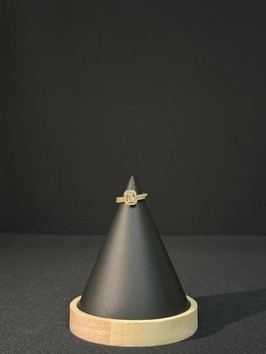 خاتم أنيق ولماع يضيف لمسة أناقه لاطلالتك